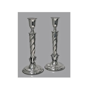 Soporte de pilar de vela, nuevo diseño, uso doméstico de Metal, directo al por mayor, candelabro de huracán de Metal antiguo con diseño en relieve de vidrio - Product Image 3