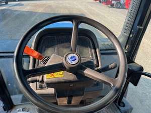 El mejor tractor agrícola 4X4 150HP nuevo y usado Holland TM150 disponible - Product Image 5