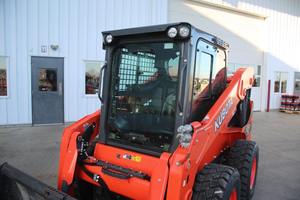 2020 Kubota SSV75 Minicargadora: cargadora compacta y duradera de 74HP para trabajos exigentes - Product Image 2