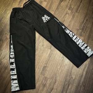 Personnalisé Sérigraphie Lettre Latérale Fermeture Éclair Baggy Baggy Jambe Large Pantalon de Survêtement en Nylon Pantalon de Survêtement Flare Street Wear Pantalon de Survêtement Hommes - Product Image 3