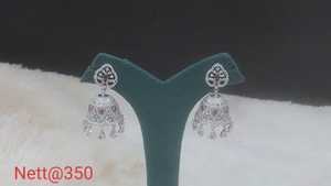 Juego de pendientes elegantes de latón para mujer adornados con diamantes americanos brillantes para bodas y fiestas nocturnas - Product Image 5