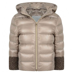 Chaqueta Acolchada Unisex Beige con Capucha, Aislamiento Acolchado, Tela de Lona Brillante, Cremallera Impermeable, Puños de Punto en Contraste, Ropa de Invierno - Product Image 1