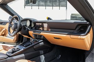 Porsche 911 Targa 4 GTS 2024, 473 hp, Twin-Turbo, Tracción en las Cuatro Ruedas, Interior de Cuero, Transmisión Automática, Asientos de Cuero, Equipamiento de Alta Gama - Product Image 6