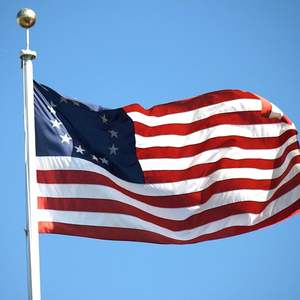 Bandera de Betsy Ross de 4x6 pies, poliéster bordado, 13 estrellas, bandera americana para el 250 aniversario, resistente para exteriores y colonias. - Product Image 1