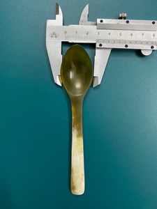 ช้อนเสิร์ฟทำจากเขาสัตว์ขัดเงาอย่างดี ดีไซน์แบบดั้งเดิมใหม่ ของตกแต่งบ้าน ทำจากเขาควายและกวางธรรมชาติ โดย Tradebit - Product Image 4