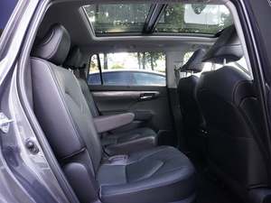 Faible kilométrage 2024 Toyota Highlander hybride Platinum AWD utilisé avec siège en cuir Démarrage à distance Bluetooth Sièges de troisième rangée Toit ouvrant - Product Image 5