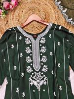 Nouvelle couleur grande taille vêtements pour femmes vêtements ethniques pakistanais indiens grande taille avec travail doux en robe kurti de travail de frontière de cou lourd