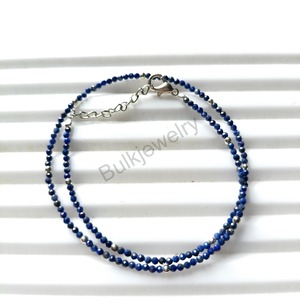 Collar de Cuentas de Lapislázuli, Gargantilla de Piedras Preciosas Azules Facetadas, Joyería Minimalista Delicada para Combinar, Regalo Hecho a Mano para Ella, Gargantilla Boho - Product Image 1