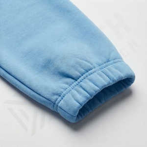 Conjunto Deportivo de Invierno Personalizado para Mujer, Pantalones Deportivos y Sudadera con Capucha de Alta Calidad, Logotipo Personalizado, Corte Regular, Felpa de Algodón Premium, Diseño 2 en 1 - Product Image 6