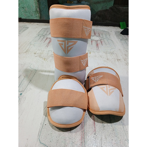 STURDY GRIP WEARS Protège-tibias de baseball rembourrés avec logo personnalisé Protection professionnelle en cuir PU Baseball/Softball de haute qualité - Product Image 6