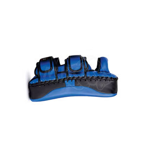 Protège-bras de boxe en cuir léger personnalisé de haute qualité, protection de base, réglable, confortable, fermeture à boucle et crochet pour hommes - Product Image 4