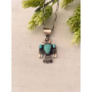 Colgante de Plata de Ley y Turquesa Mixta con Diseño de Pájaro del Trueno de Shawn Cayatineto, con Tecnología de Incrustación en Bisel - Product Image 1