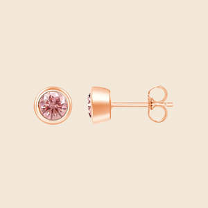 Boucles d'oreilles clous rondes serties de diamants, pour la création de bijoux, avec diamants ronds de laboratoire de 0,6 carat F-VS en or massif 14 carats - Product Image 5