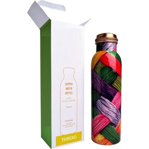 Le plus récent design martelé bouteille en cuivre meilleur coffret cadeau occasionnel accessoires en cuivre motif personnalisé disponible à la vente - Product Image 5