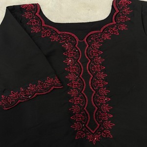 Conjunto Kurta Plazo VASTRA COTTAGE, Estilo Francés Puro, con Cuentas, Bordado a Mano y Dupatta de Georgette de Diseño en Contraste - Product Image 2
