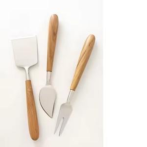 Ensemble de 3 couteaux à fromage en acier inoxydable fabriqués à la main de style naturel pour servir du fromage au petit déjeuner - Product Image 6