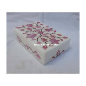 Boîte d'incrustation de nacre rose en marbre blanc fait à la main de conception moderne de prix raisonnable pour le stockage de bijoux et l'utilisation polyvalente - Product Image 1