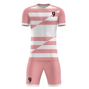 Ensemble de vêtements de sport unisexe pour adultes en polyester à col en V, avec impression par sublimation et design personnalisé, maillot à manches courtes et short de football - Product Image 2