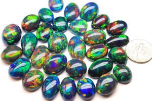 Merveilleux cabochon d'opale noire éthiopienne forme ovale brillant arc-en-ciel flashy pierre précieuse d'opale noire éthiopienne au prix de gros - Product Image 3