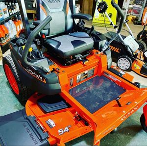 Tondeuse autoportée KUBOTA F3710 à rayon de braquage zéro, manuelle, 1800W, avec bac de ramassage. - Product Image 1