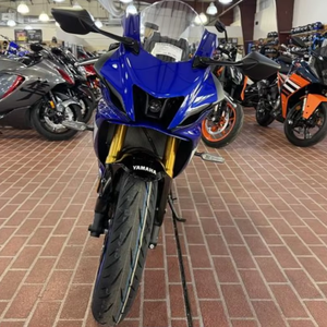 Motos sportives Yamaha YZF R6 R3 R7 R1 haute performance avec système de freinage ABS - Product Image 1