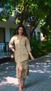 Robe midi en rayonne à motif floral ethnique, unique, tendance, décontractée, avec logo uni au dos, imprimé floral sans effort, taille 6XL - Product Image 2