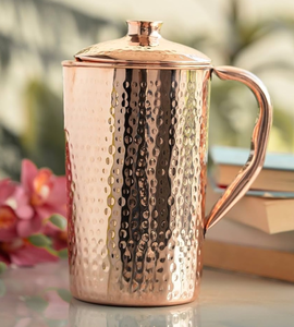 Carafe à eau en cuivre martelé de grande taille avec poignée et couvercle robustes pour une consommation quotidienne ayurvédique pure - Product Image 1