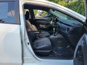 Toyota Corolla SUV 2015 Usado en Buen Estado, Automático, con Volante a la Izquierda, Asientos de Cuero, Neumáticos R18, Techo Panorámico, Faros LED - Product Image 4