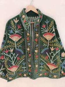 Veste Bohème en Velours Fait Main pour Femmes, Manteau Court Brodé Coloré avec un Style Bohème et un Confort Décontracté - Product Image 6