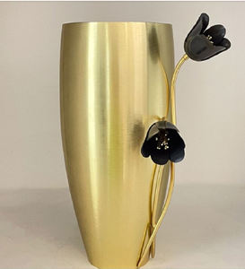 แจกันโลหะอะลูมิเนียมชุบทอง ดีไซน์ดอกไม้สีดำ สำหรับใช้ในบ้านและสวน ราคาโรงงานจากผู้ผลิตคุณภาพ - Product Image 1