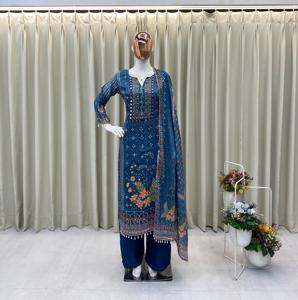 Top estampado de diseñador con conjunto de pantalón para mujer con espejo real y trabajo de diamantes perfecto para fiestas y ocasiones festivas - Product Image 4