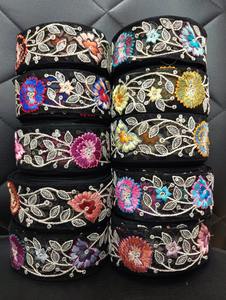 Abaya de style professionnel écologique personnalisée pour hommes et femmes, tissu doux, dentelle florale brodée ouverte sur le devant, fabriquée à la main pour le quotidien - Product Image 5