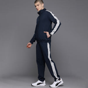 Survêtement personnalisé en polyester pour hommes avec rayures latérales-Vêtements de sport stylés pour le sport et les loisirs - Product Image 1