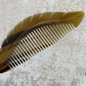 หวีทรงเขาควายมีสีหวีฮอร์นแบบธรรมชาติกันไฟฟ้าสถิตสำหรับเป็นของขวัญวันหยุดโดยงานฝีมือจันทร์เสี้ยว - Product Image 1