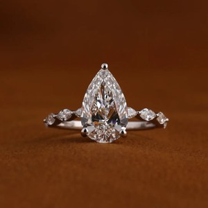 Bague de fiançailles solitaire en moissanite diamant argent 925 certifiée IGI, forme poire, VVS, bijoux créés en laboratoire pour femmes, cadeau - Product Image 1