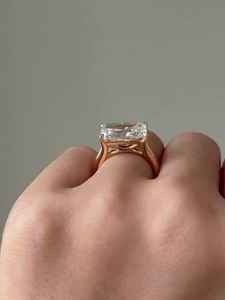 แหวนเพชรเม็ดใหญ่ 5 กะรัต ทรงรัศมี รูปทรงยาว ผลิตในห้องปฏิบัติการ ฝังแบบหนามเตย ชุบแพลตตินั่ม ของขวัญสำหรับผู้หญิง - Product Image 3