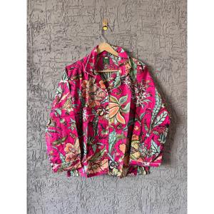 Ensemble de pyjama en coton rose à motifs floraux, pour l'été, demoiselle d'honneur/tenue d'intérieur, avec logo personnalisé, fermeture à boutons, taille XS, doux, imprimé à la main style jungle - Product Image 2