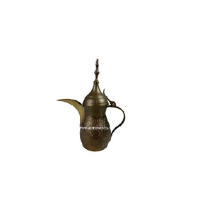 Dallah arabe en métal artisanal de taille moyenne, best-seller, en laiton antique, ustensiles de cuisine, théière et cafetière, provenant d'Inde - Product Image 1
