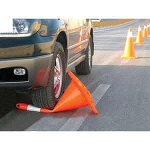กรวยจราจร PVC ขนาด 70 ซม. พร้อมวัสดุ PU สะท้อนแสงแบบเดี่ยว น้ำหนักเบา ใช้เป็นสิ่งกีดขวางเพื่อความปลอดภัยบนท้องถนน สำหรับการใช้งานด้านความปลอดภัยจราจร - Product Image 1