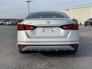 Usado en buen estado 2024 2.5 SV FWD Llantas de aleación R16 izquierdas Asientos de cuero Sistema de navegación Arranque remoto Android Auto Techo solar - Product Image 4