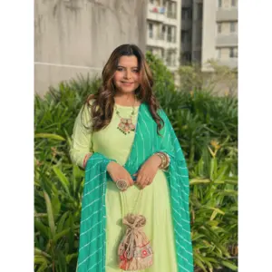 ชุดสูทสีเขียวพิสตาสำหรับผู้หญิง ชุดประจำชาติที่สง่างาม พร้อมจำหน่ายสำหรับการค้า คอลเลคชั่นสำหรับผู้ซื้อระดับโลก - Product Image 2