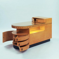 Meuble bar moderne italien des années 1960 en teck massif, table de bar artisanale durable, pliable, avec tiroirs réglables et quincaillerie en fer.