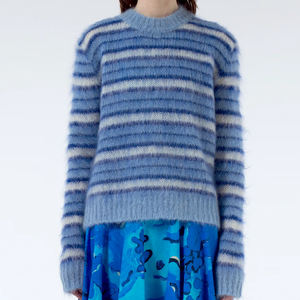 Pulls en mohair pour femmes doux et chauds avec un tissu léger parfait pour superposer des pulls en mohair pour femmes avec des motifs chics - Product Image 1