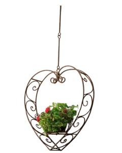 Maceta colgante para ventana de balcón con soporte, maceta única hecha a mano y maceta con soporte en forma de corazón de alambre de hierro - Product Image 1