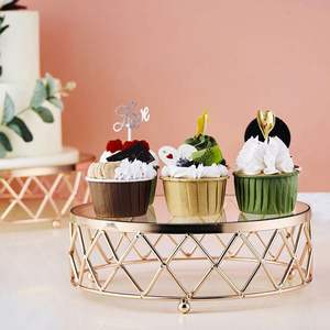 Base para Pastel de Metal con Aspecto Refinado, Diseño Ecológico y de Alta Calidad, Mejora la Fotografía de Postres y el Estilo para la Decoración Moderna del Hogar - Product Image 3