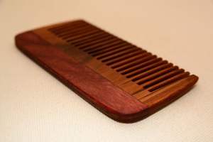 Peine de pelo con mango de madera hecho a mano a menudo para uso en Salón de la India Peine de madera al por mayor para uso comercial en venta en - Product Image 6