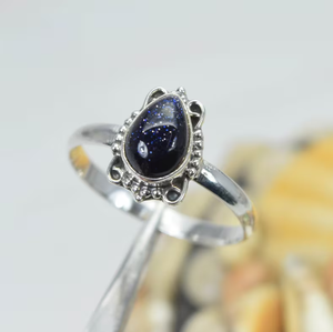 แหวนพลอยเงินสเตอร์ลิง925หรูหราทำด้วยมือเครื่องประดับรูปลูกแพร์ซันสโตนสีฟ้าของขวัญที่สมบูรณ์แบบสไตล์คลาสสิกสำหรับคริสเตียนของเธอ - Product Image 1