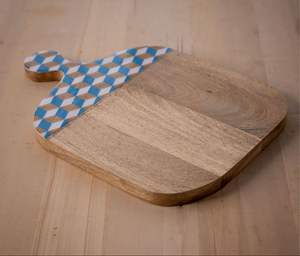 Tabla de cortar de madera de mango de último diseñador con mango decorativo de resina Superficie de corte premium y agarre ergonómico elegante - Product Image 4