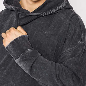 Sweat à capuche noir délavé à l'acide pour hommes en coton de haute qualité coupe régulière entièrement personnalisable fabriqué au Pakistan pour l'hiver - Product Image 3