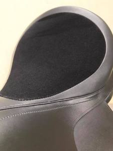 Alforjas de Cuero Negro Resistentes con Diseño Personalizado para Jinete, Construcción Robusta y Ajuste Cómodo - Product Image 3